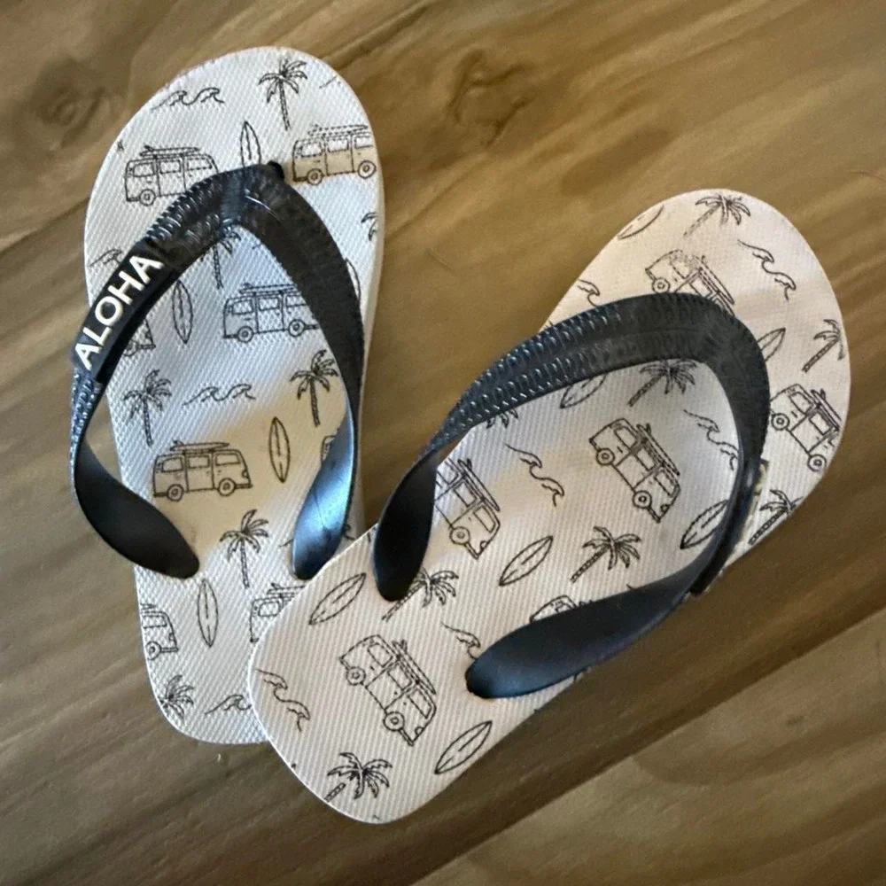 SOHA KEIKI kids flip flops size 6.5 toddler